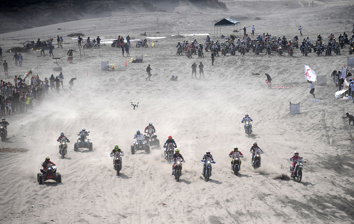 TOPSHOT-AUTO-MOTO-RALLY-DAKAR-STAGE4