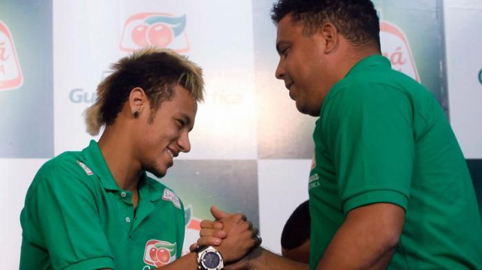 Ronaldo de Lima and Neymar.jpg