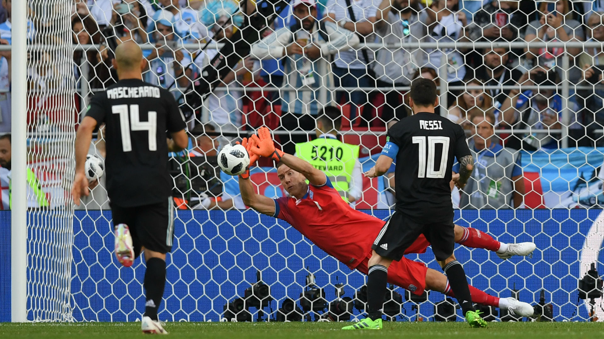 Lionel Messi vs Iceland.jpg