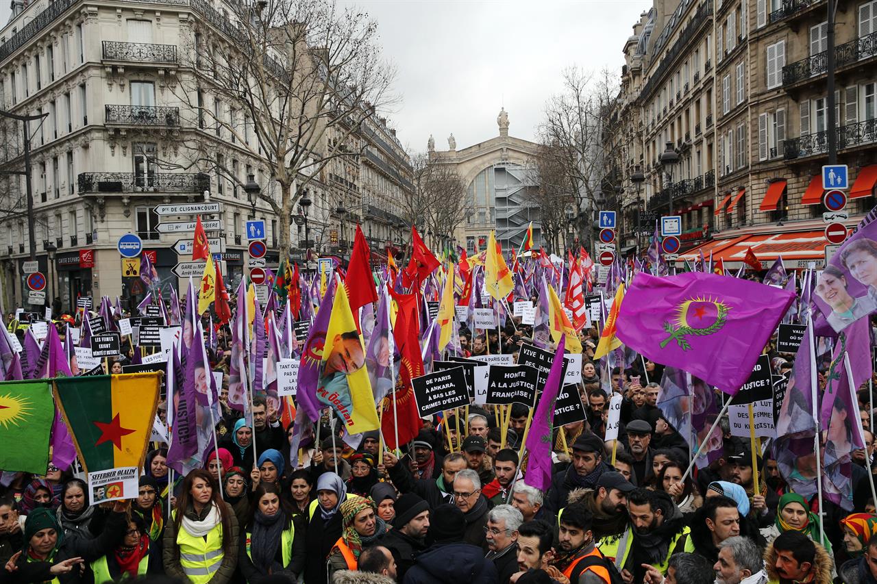 French activists march to end violence against women