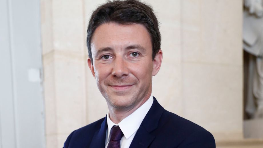Macron’s candidate disgraced with leaked sex tape