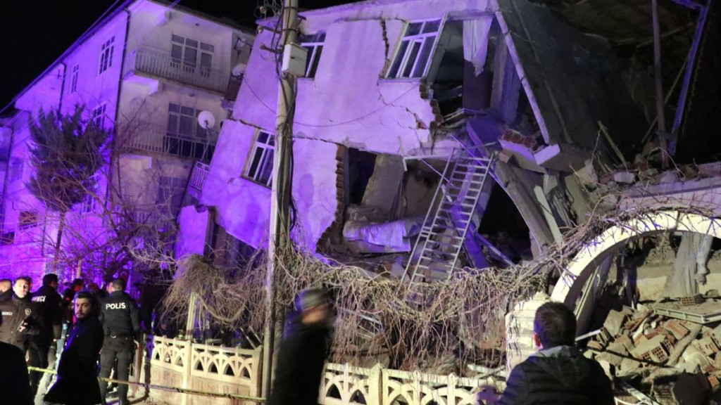 Magnitude 5.7 earthquake kills 8 in Turkey