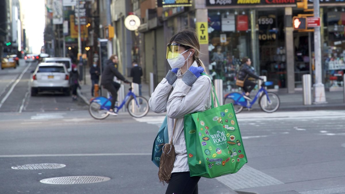 CDC: Use of face masks now compulsory on planes
