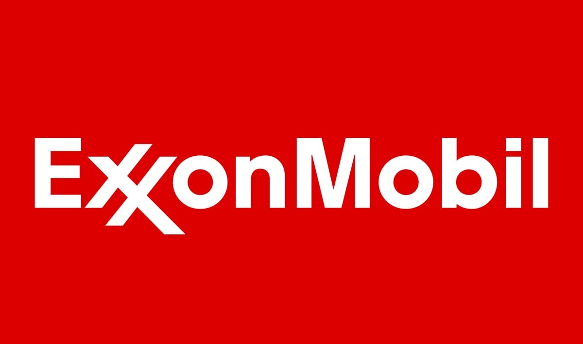 ExxonMobil reports huge loss amid collapse of oil prices