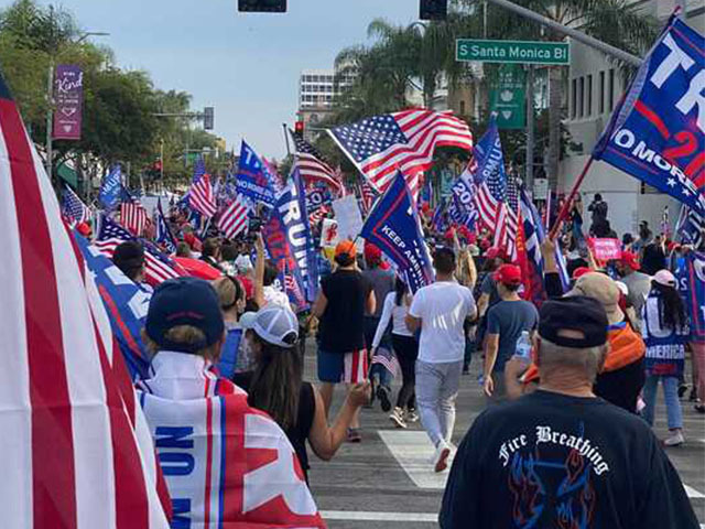Thousands rally in support of Trump