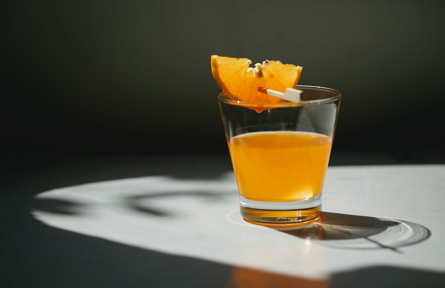glass of orange juice with orange slice