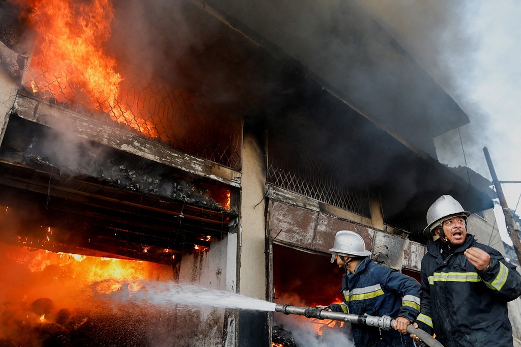 Israeli army continue bombardment of Gaza after death of hostages