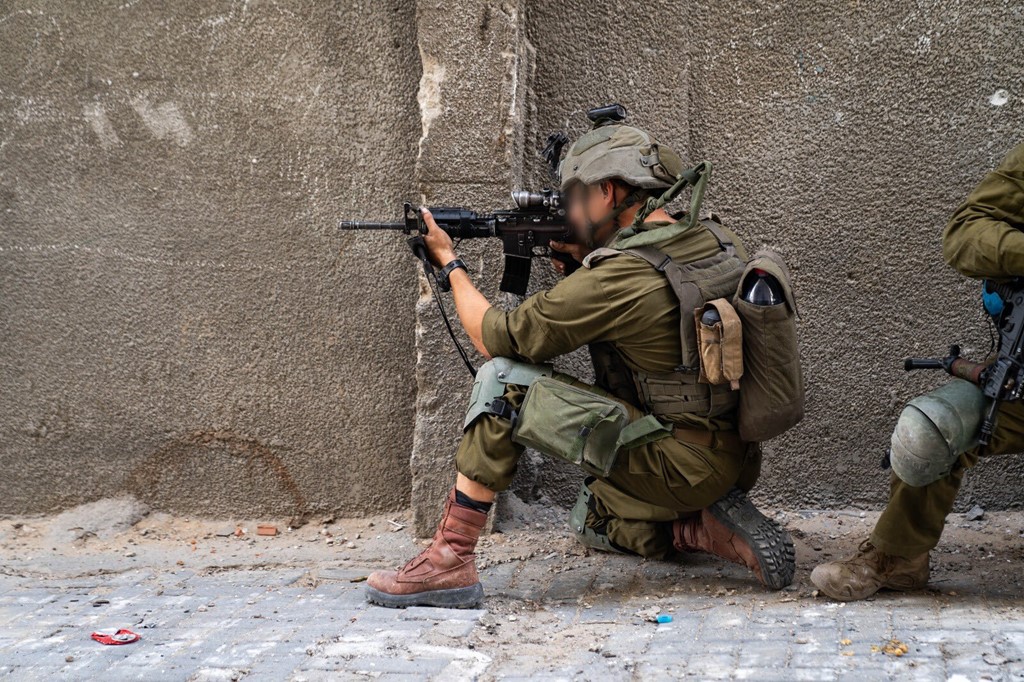 Israeli forces ‘raid hospital in Khan Younis’