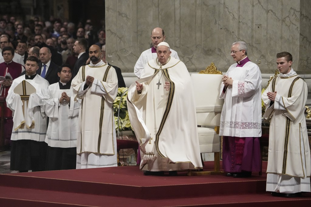 Pope blasts weapons industry