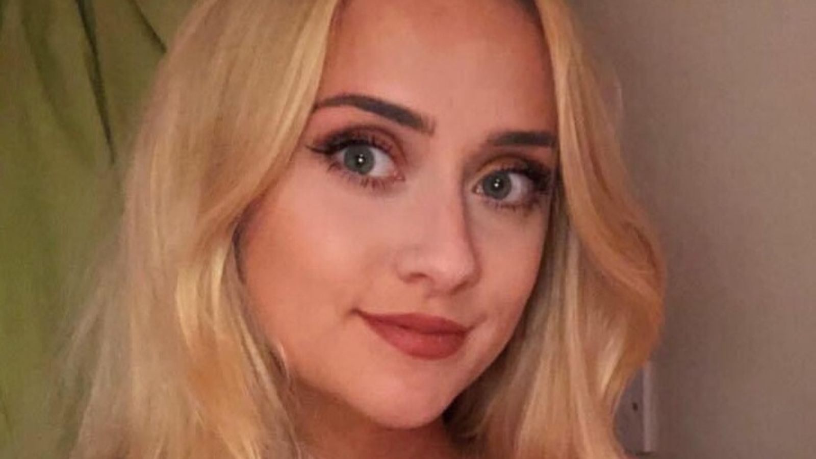 27-year-old woman falls to death from a moving vehicle