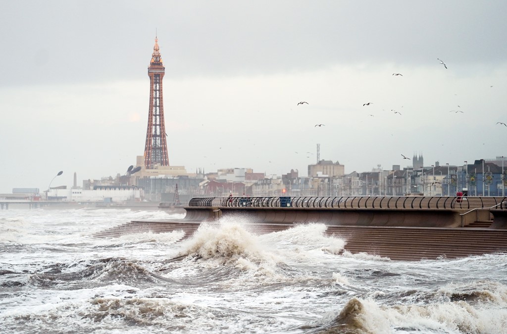 STORM ISHA: Thousands of families without electricity in Ireland