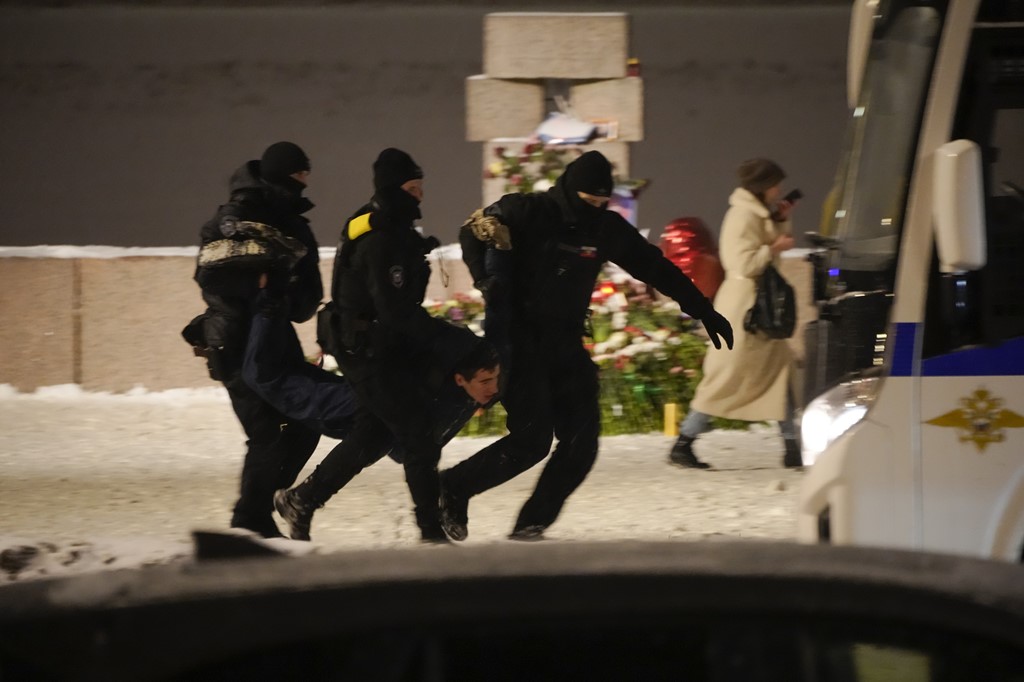 Who will replace Alexei Navalny as Russian police arrest protesters in St Petersburg?