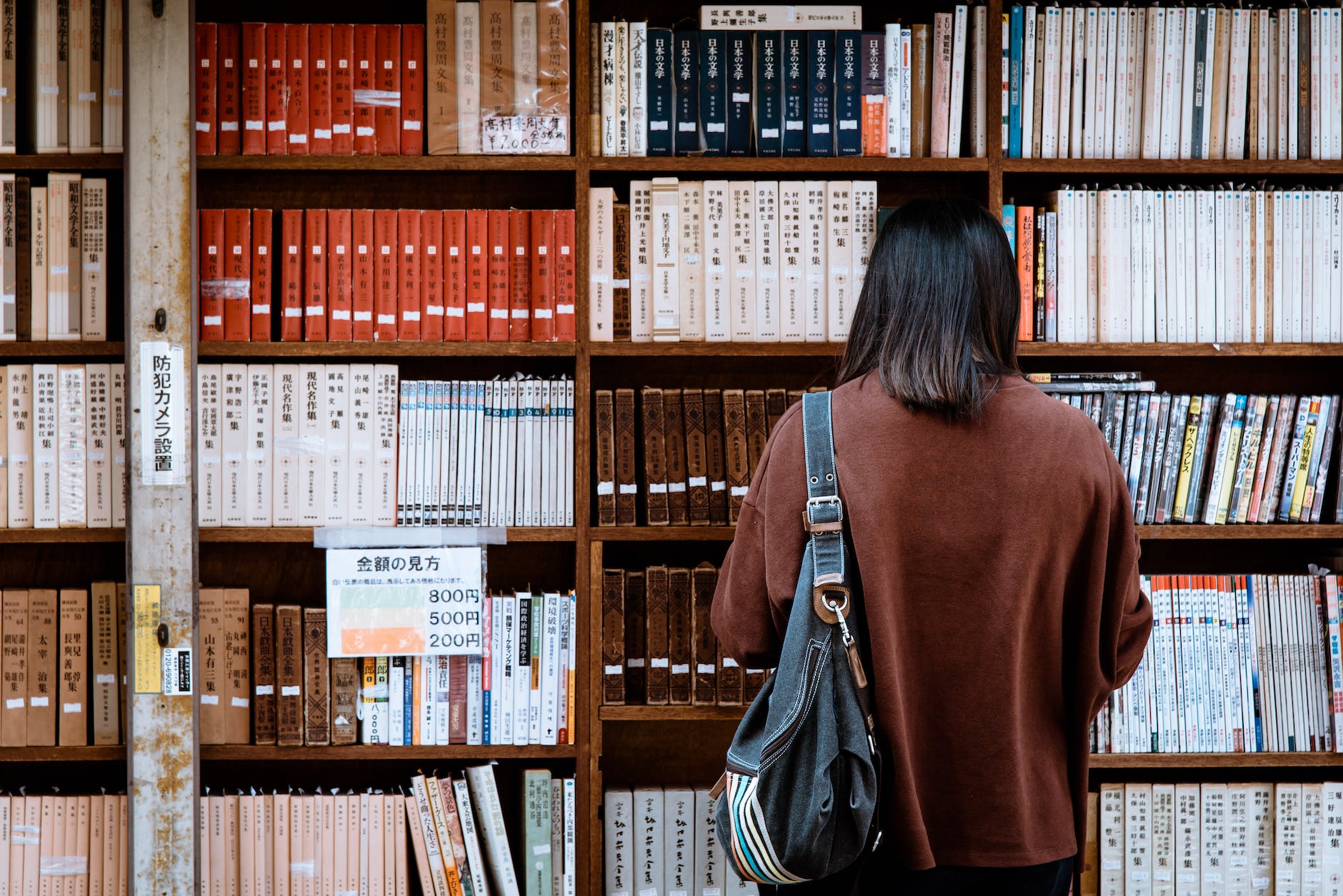 What are the different types of literature review?