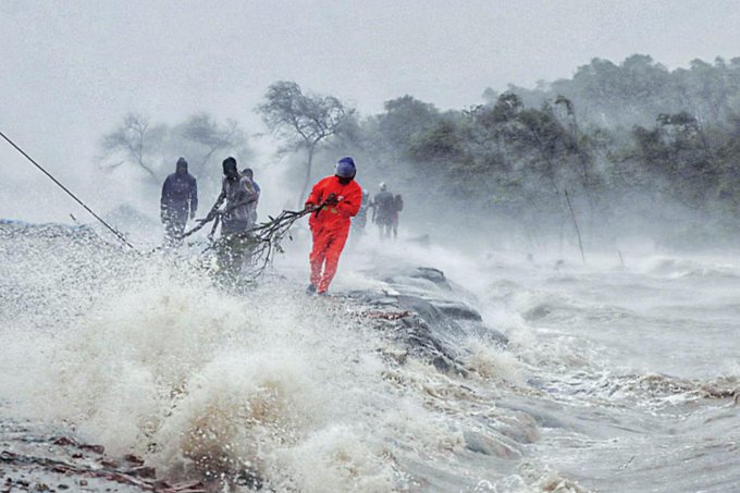 10 Dead as Cyclone Remal weakens in Bangladesh