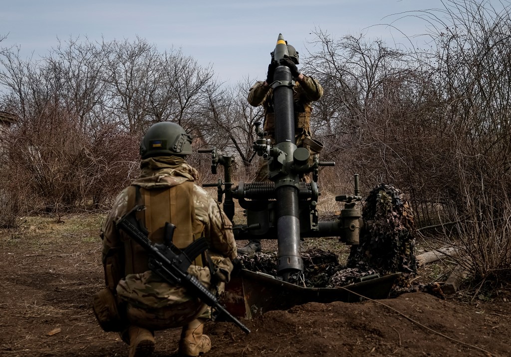 24 Ukrainian soldiers surrender in Kursk