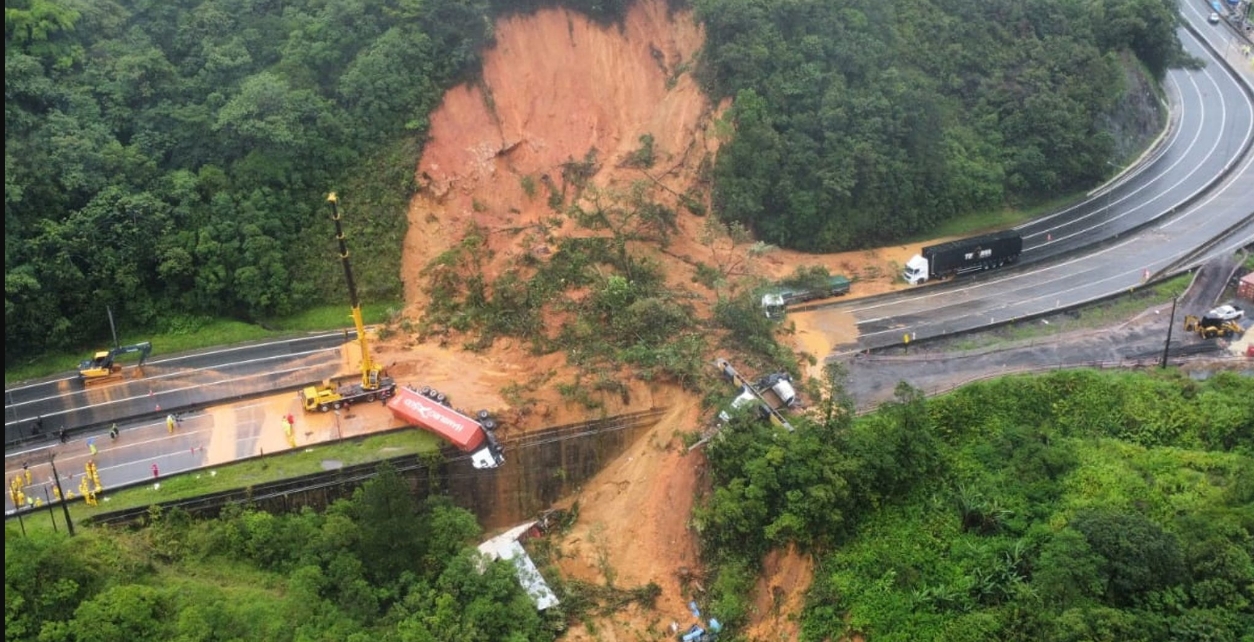 More than 200 feared trapped, dead in Brazil’s landslide