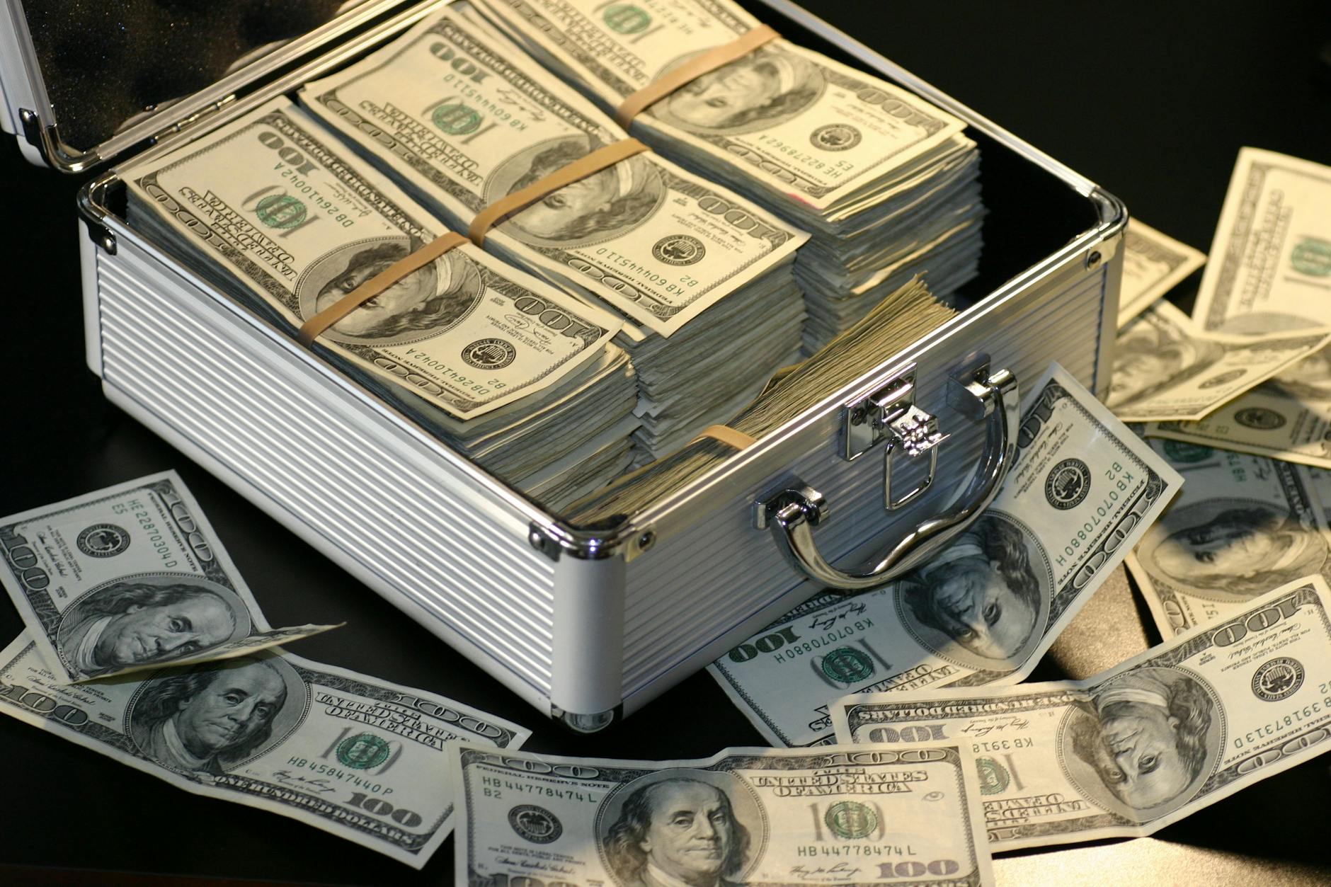 CAUTION: Govt interrogating influencers who give financial advice