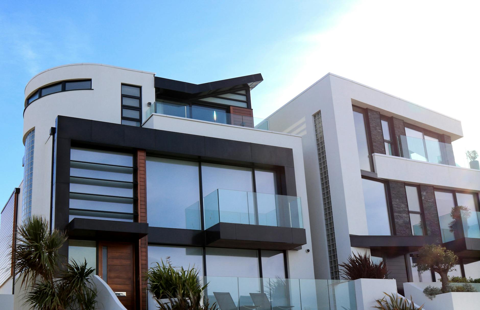 UK market round-up: House builders and Heathrow report good news