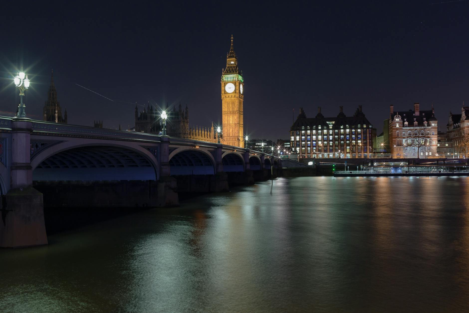 Does UK govt think its budget will increase mortgage rates?