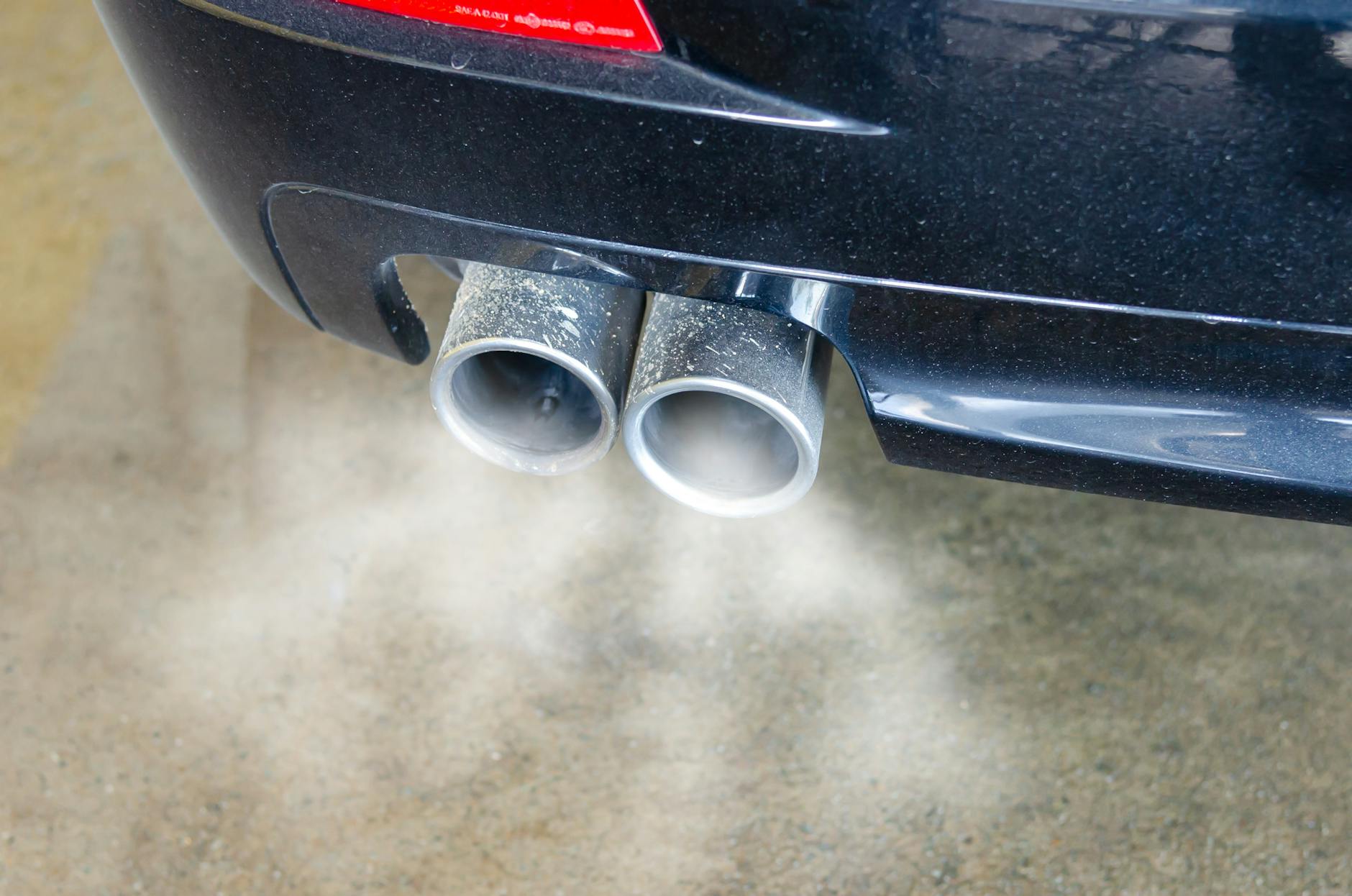 Beijing mulls higher tariffs on imported fuel cars with large-displacement engines