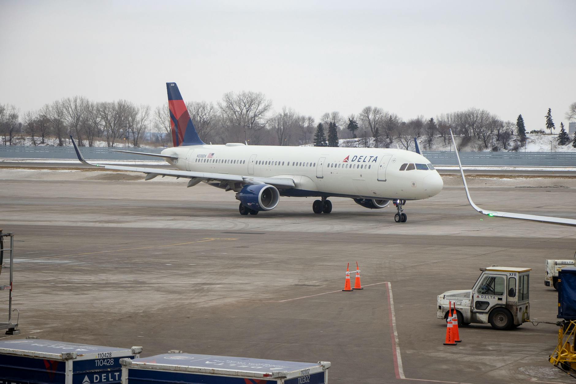 French police arrest stowaway on a New York – Paris flight, she creates problem on return flight