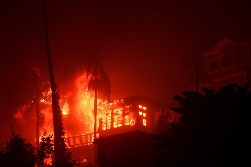 ‘You are true heroes’: Hollywood stars praise firefighters – California gets federal funding