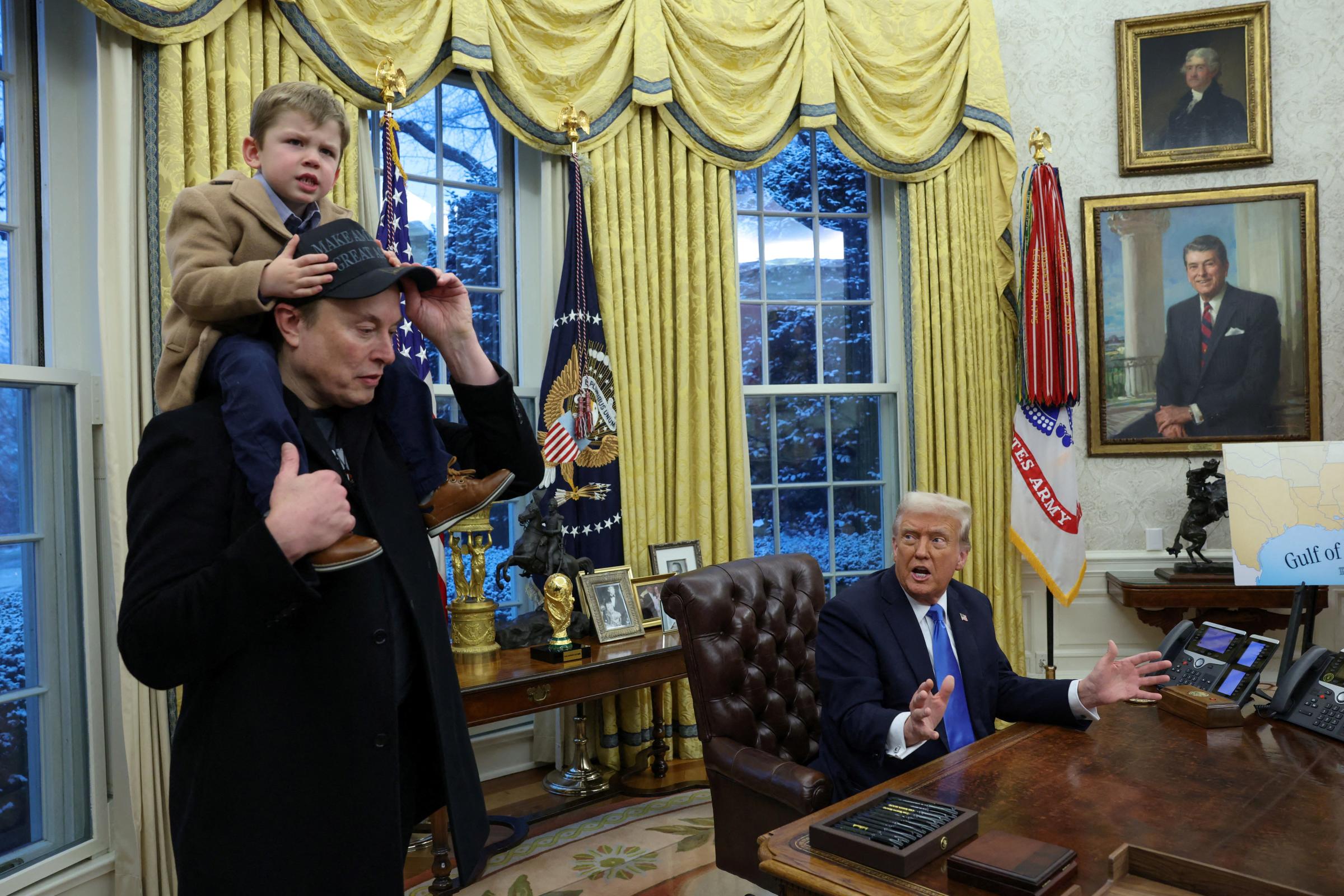 Elon Musk leaving Washington DC with a black eye
