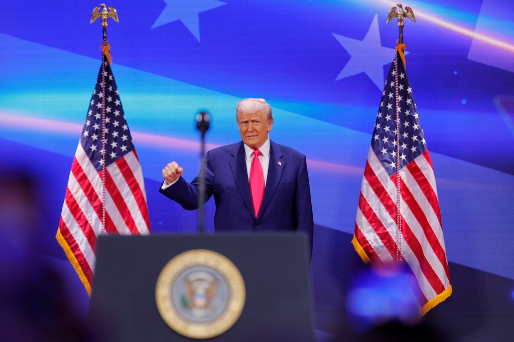 WH tells employees of US agencies to prepare for massive layoffs