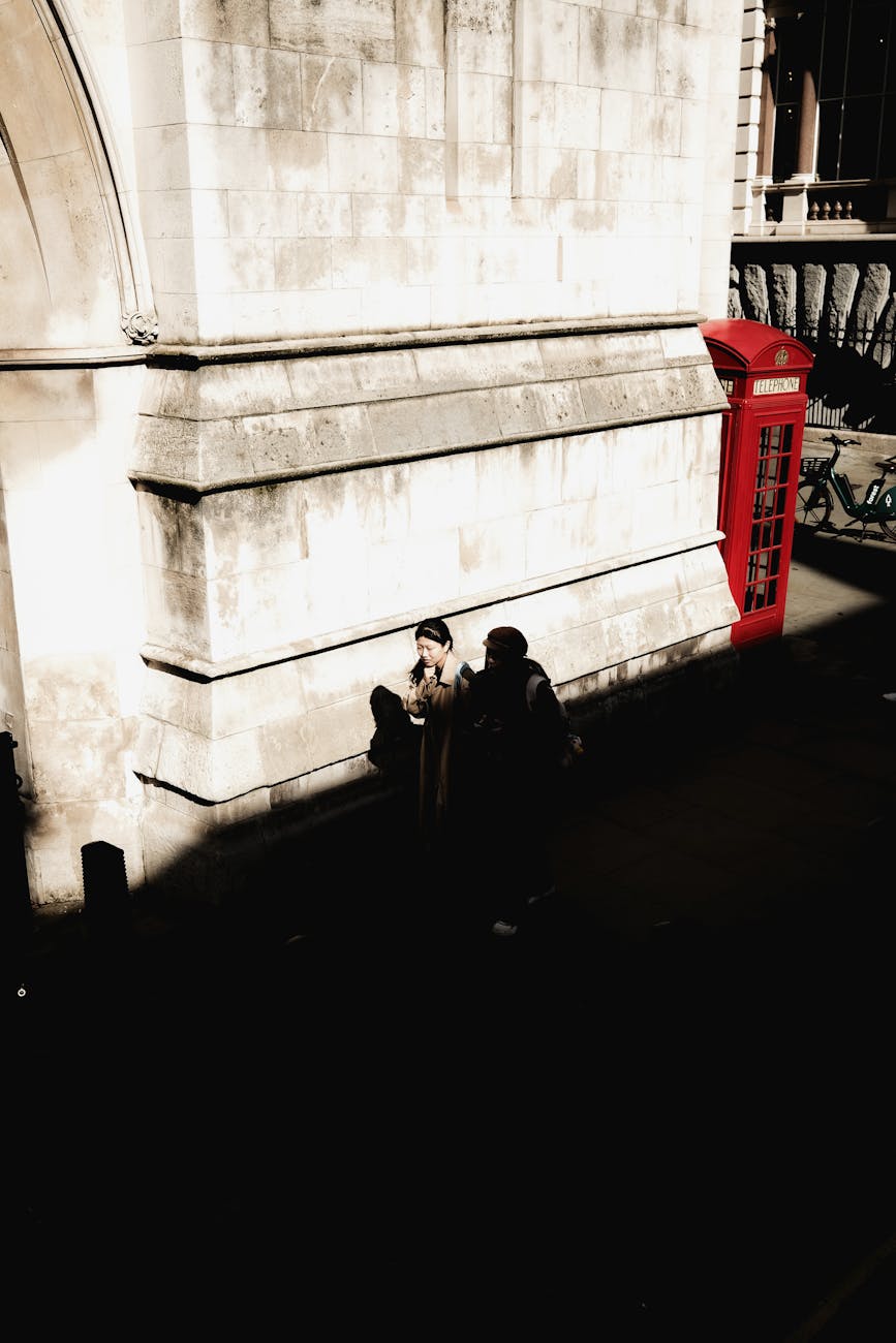 EU airlines see drop in ticket fees as Heathrow chaos continues