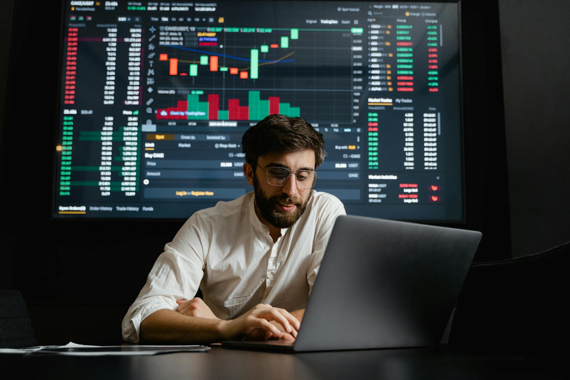 marketing businessman man laptop