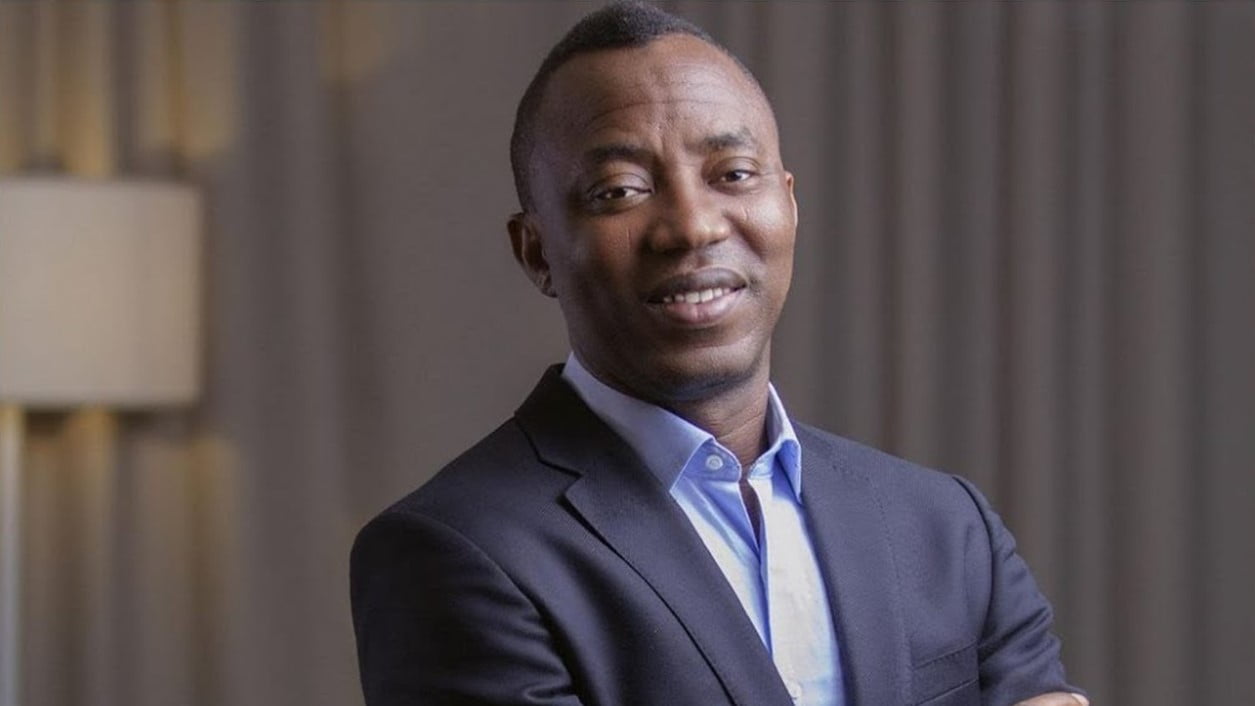 Sowore collapses after police tear-gassed Abuja protesters (VIDEO)
