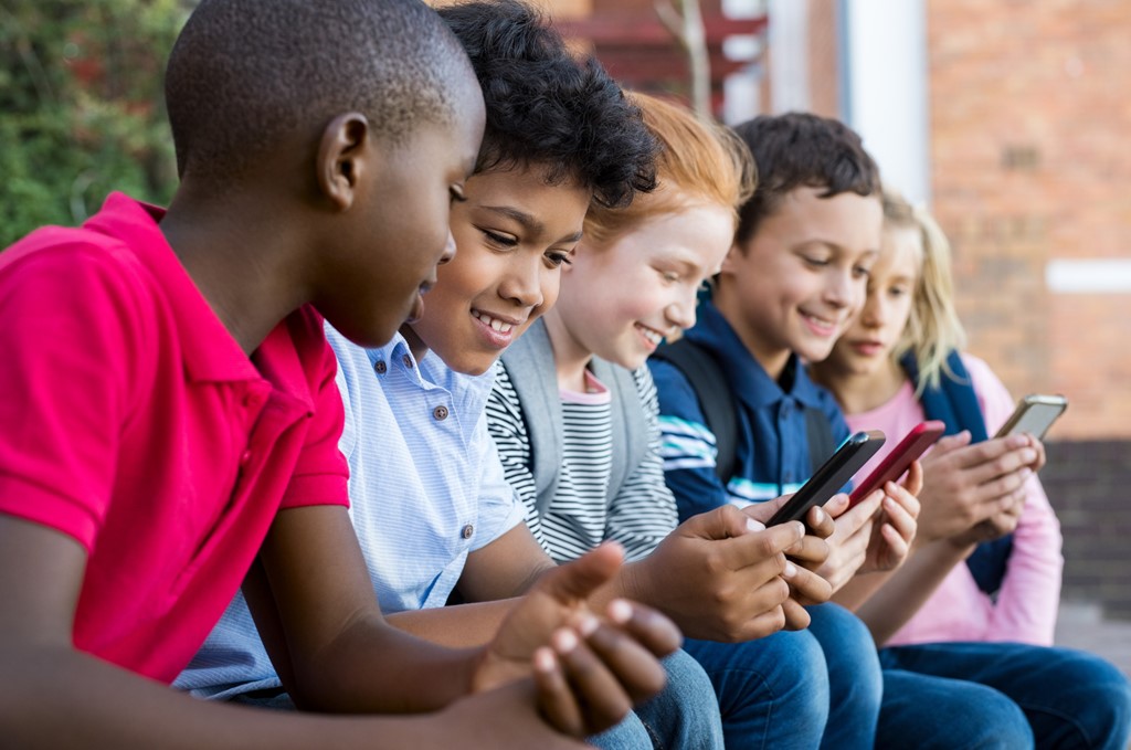 Kids Ip Internet-safe iPhone for kids costs £99 a month – MEZIESBLOG