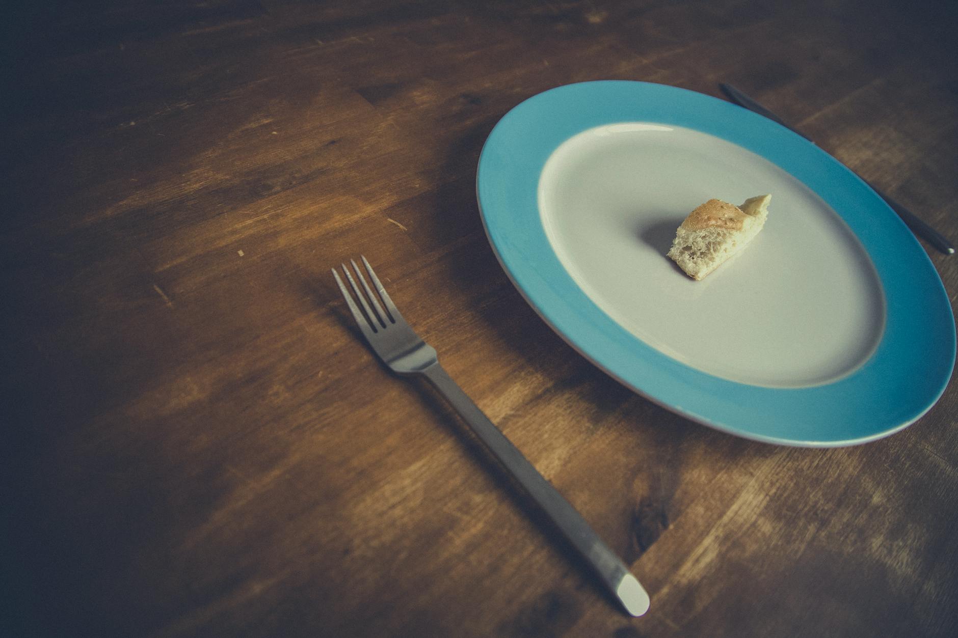 bread on blue round plate
