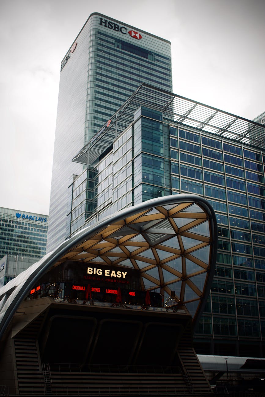 the big easy restaurant and skyscrapers in canary wharf london england