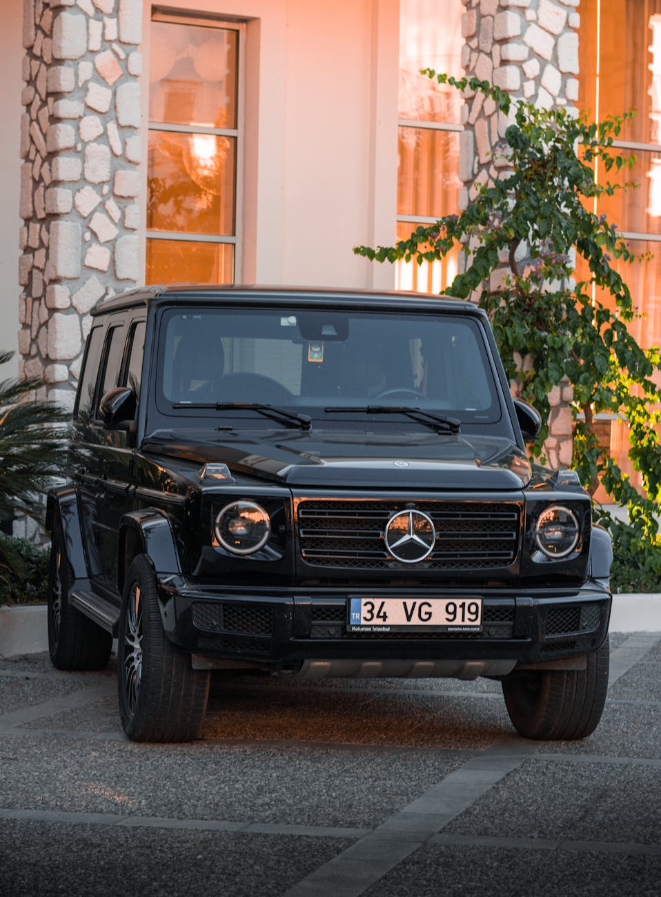 photo of a black mercedes benz car