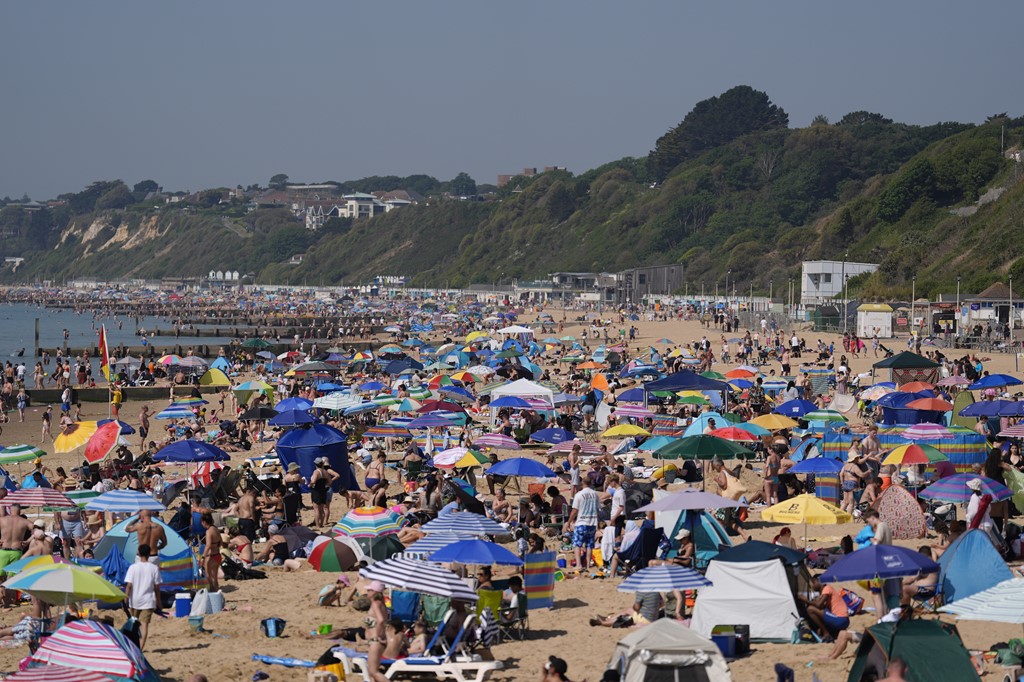 Amber heat alerts in five parts of UK – as all-time record to tumble