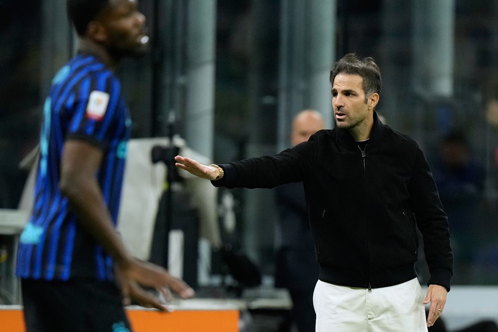 Fabregas discusses future amid PL links
