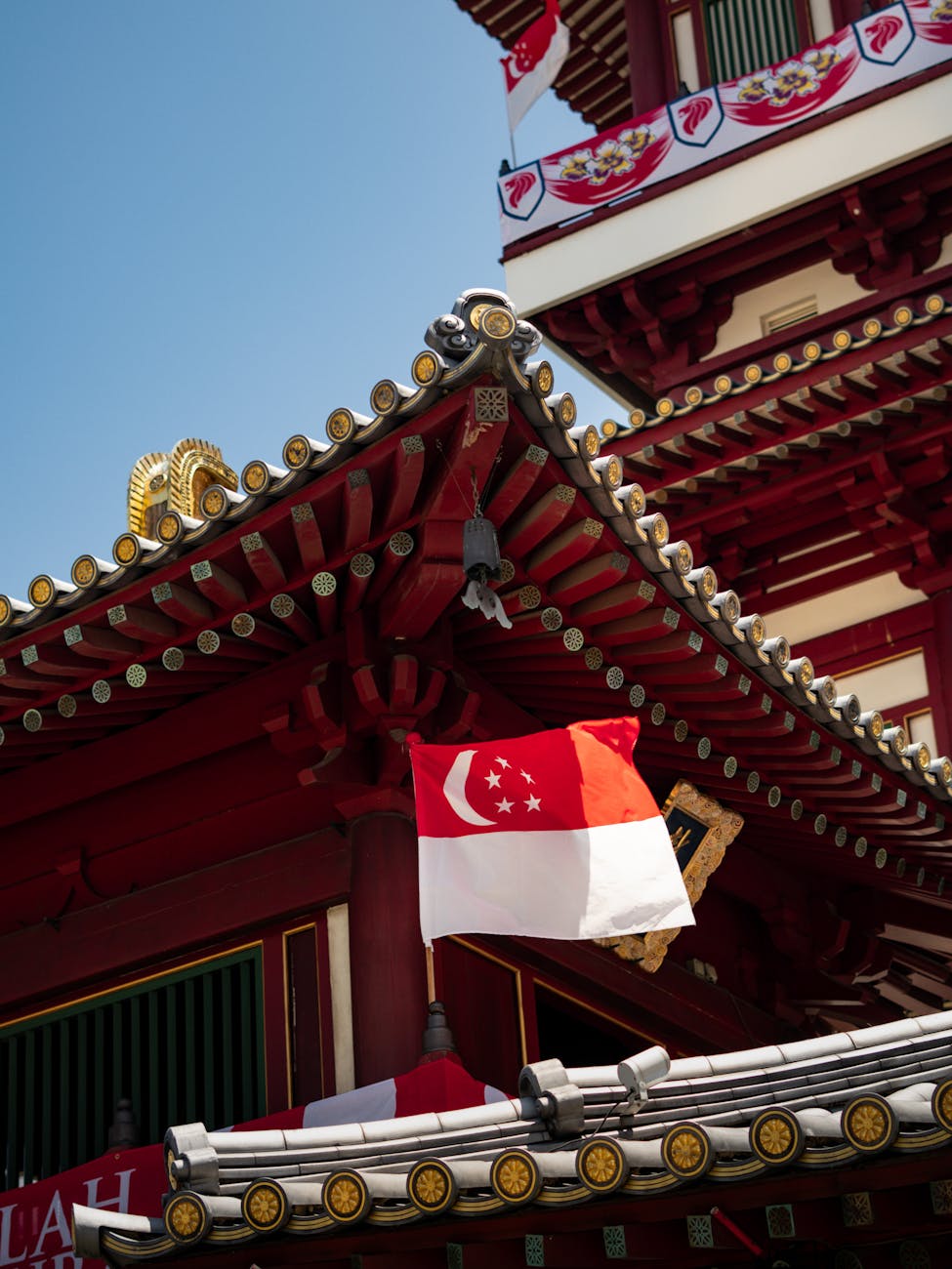 singapore flag on buddha tooth relic temple rooftop